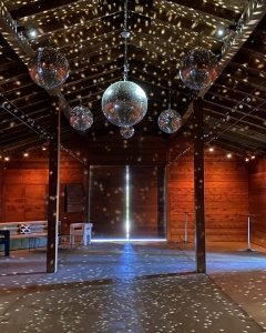 Barn-Mirror-Balls